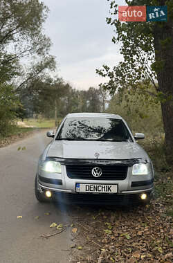 Седан Volkswagen Passat 2003 в Киеве