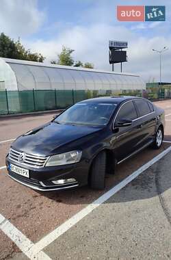Седан Volkswagen Passat 2011 в Львове