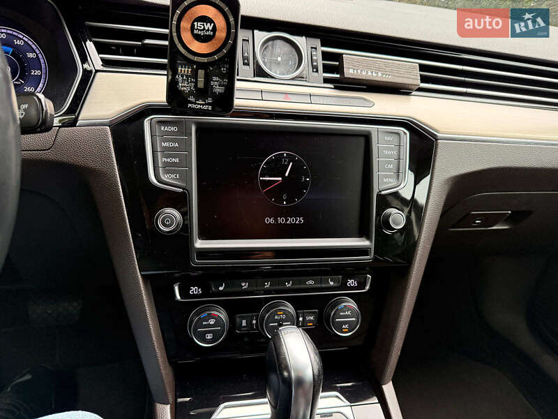 Седан Volkswagen Passat 2015 в Киеве