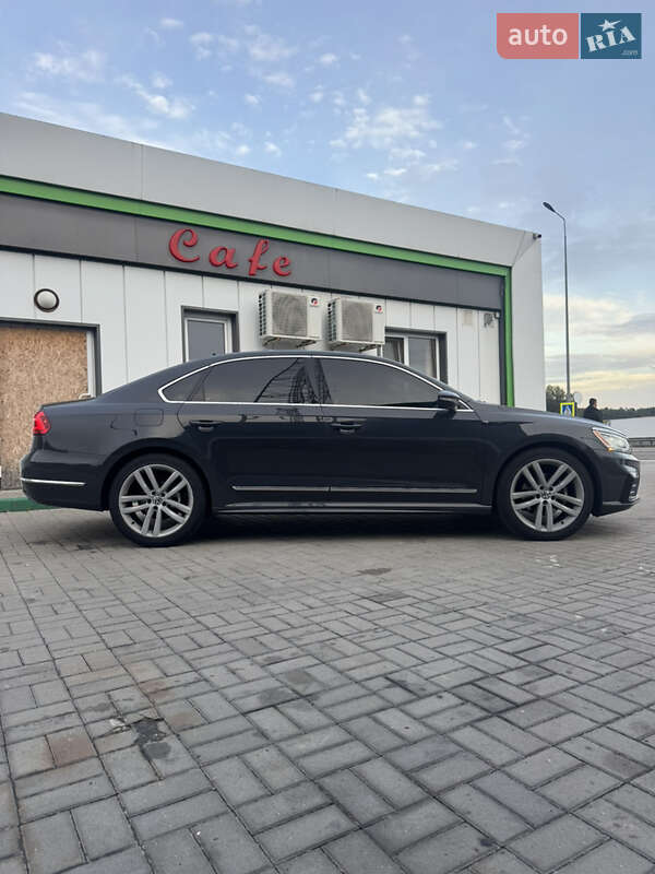 Седан Volkswagen Passat 2016 в Києві
