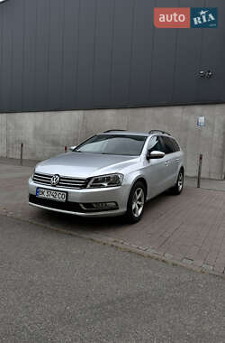 Універсал Volkswagen Passat 2012 в Києві