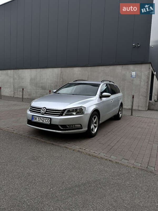 Универсал Volkswagen Passat 2012 в Киеве фото Универсал Volkswagen Passat 2012 в Киеве