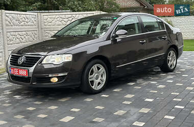 Седан Volkswagen Passat 2008 в Дубно