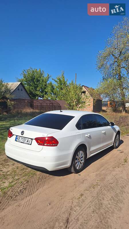 Седан Volkswagen Passat 2014 в Днепре