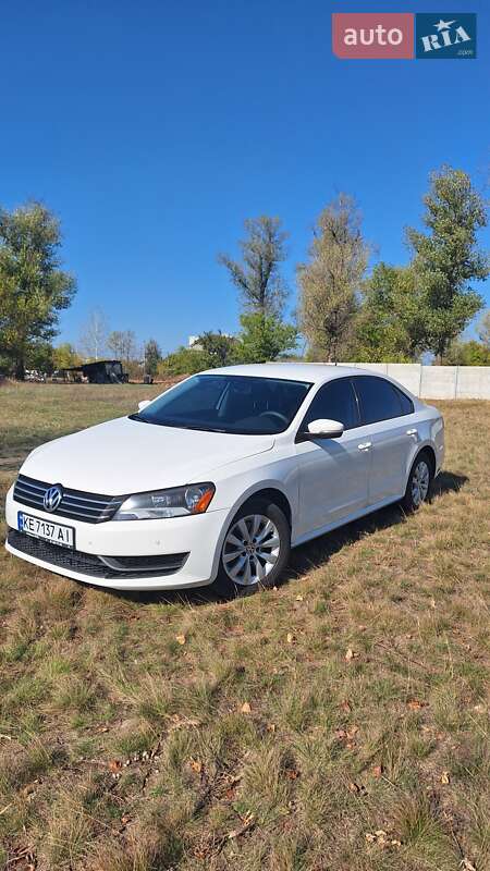 Седан Volkswagen Passat 2014 в Днепре
