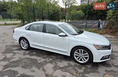 Седан Volkswagen Passat 2016 в Києві