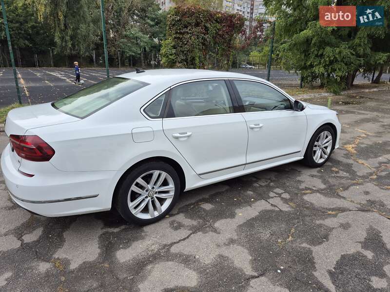 Седан Volkswagen Passat 2016 в Киеве
