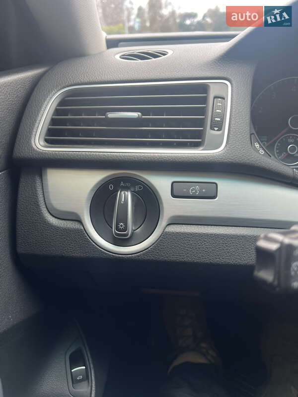 Седан Volkswagen Passat 2013 в Киеве