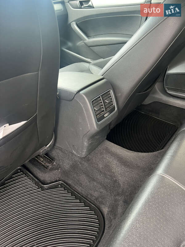Седан Volkswagen Passat 2013 в Киеве