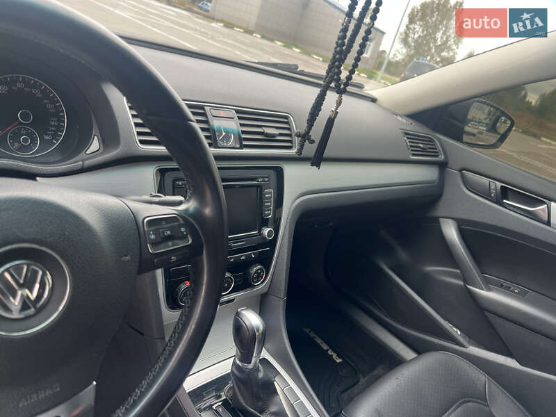 Седан Volkswagen Passat 2013 в Киеве