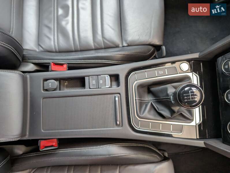 Универсал Volkswagen Passat 2018 в Киеве