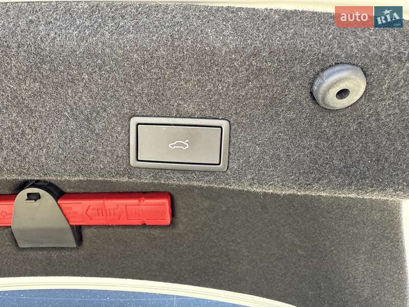 Седан Volkswagen Passat 2015 в Ужгороді