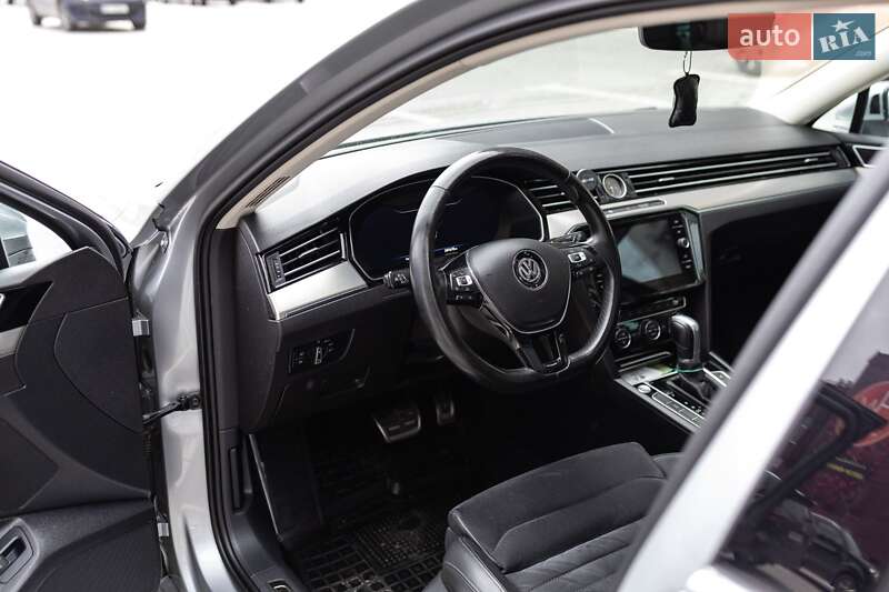 Универсал Volkswagen Passat 2018 в Зборове фото 19 Универсал Volkswagen Passat 2018 в Зборове