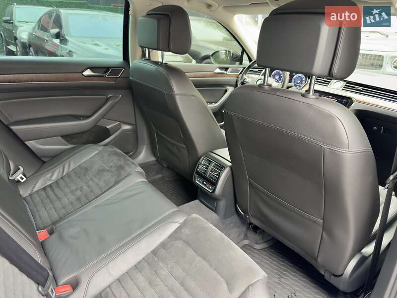 Седан Volkswagen Passat 2016 в Києві