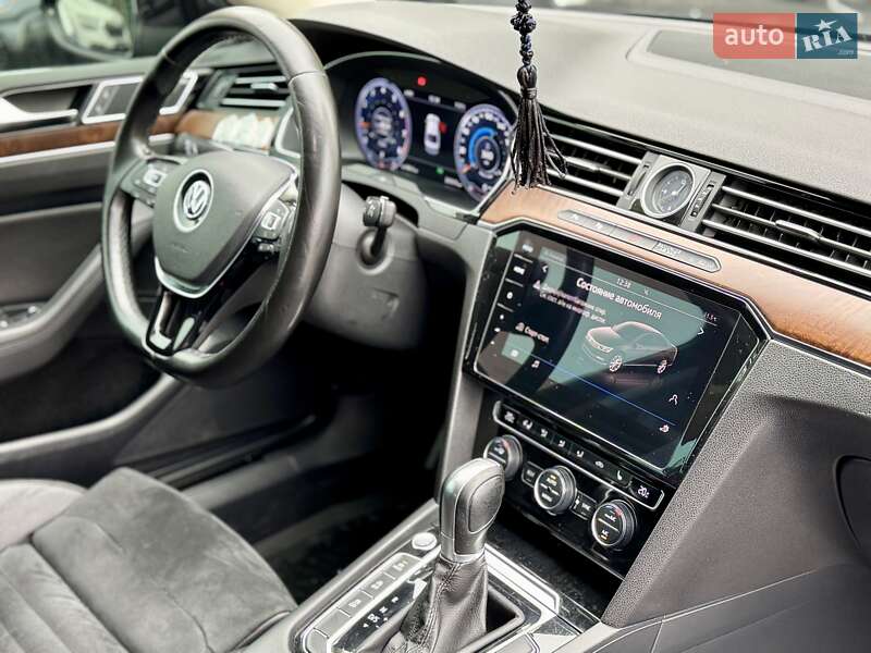 Седан Volkswagen Passat 2016 в Києві