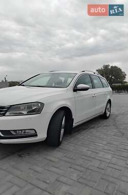 Універсал Volkswagen Passat 2012 в Дніпрі