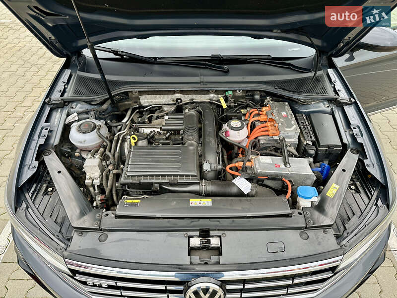 Универсал Volkswagen Passat 2020 в Киеве