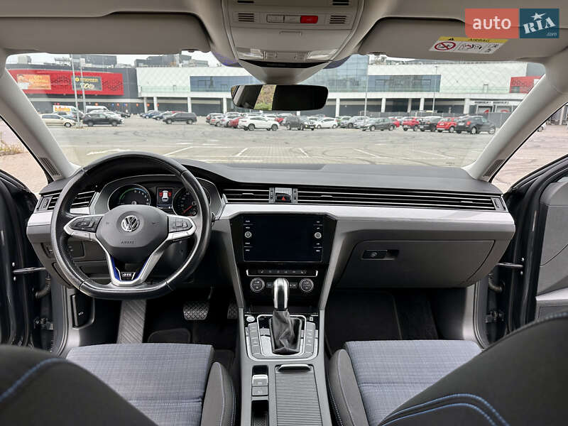 Универсал Volkswagen Passat 2020 в Киеве