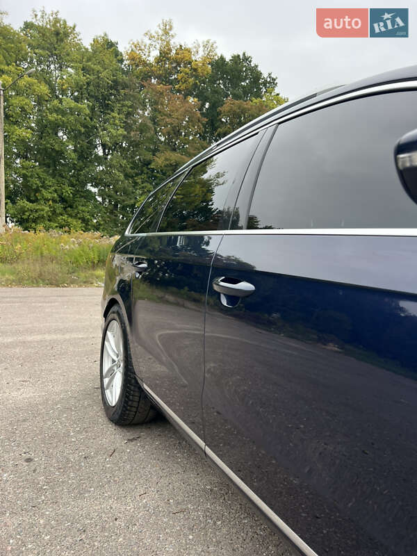 Универсал Volkswagen Passat 2011 в Дубно