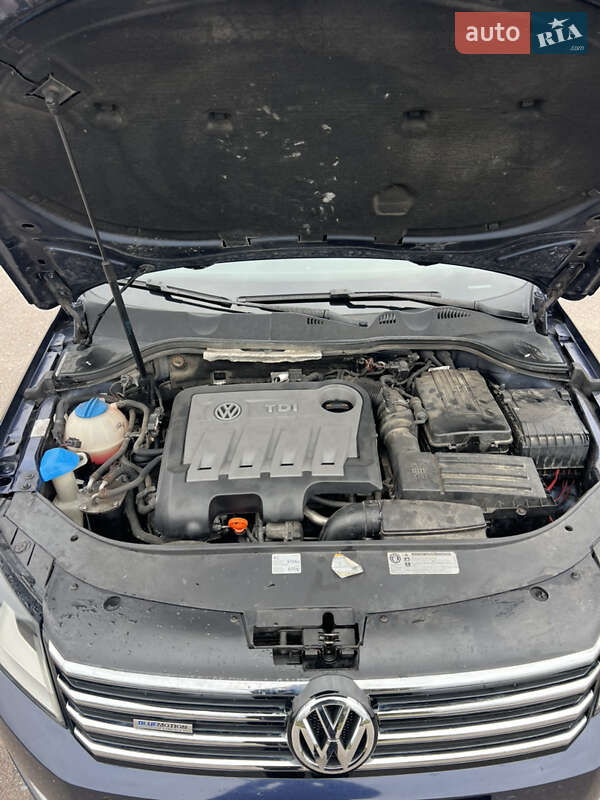 Универсал Volkswagen Passat 2011 в Дубно