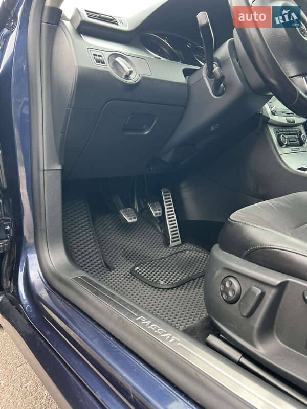 Универсал Volkswagen Passat 2011 в Дубно