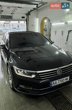 Седан Volkswagen Passat 2015 в Киеве