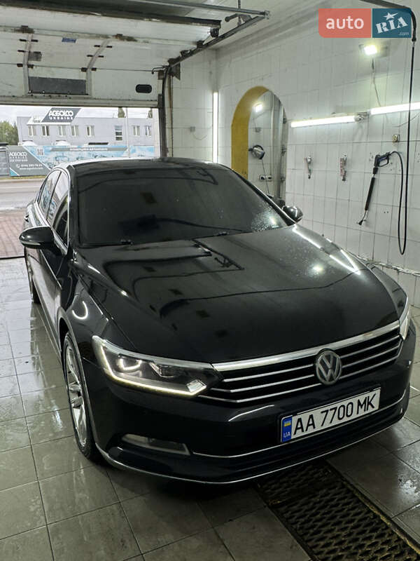 Седан Volkswagen Passat 2015 в Киеве
