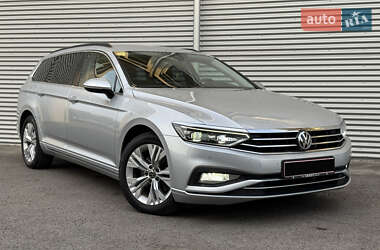 Универсал Volkswagen Passat 2020 в Ровно