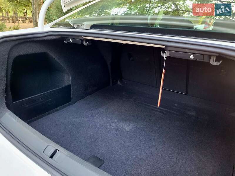 Седан Volkswagen Passat 2014 в Запорожье