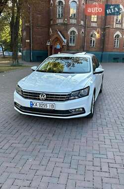 Седан Volkswagen Passat 2016 в Львові