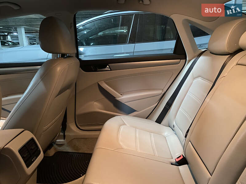 Седан Volkswagen Passat 2014 в Киеве