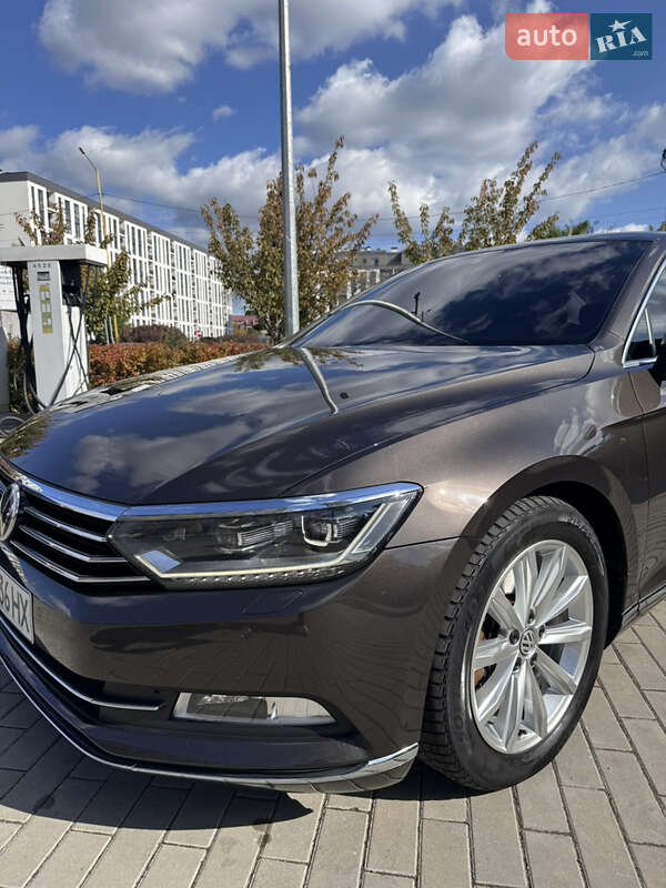 Седан Volkswagen Passat 2017 в Ужгороді