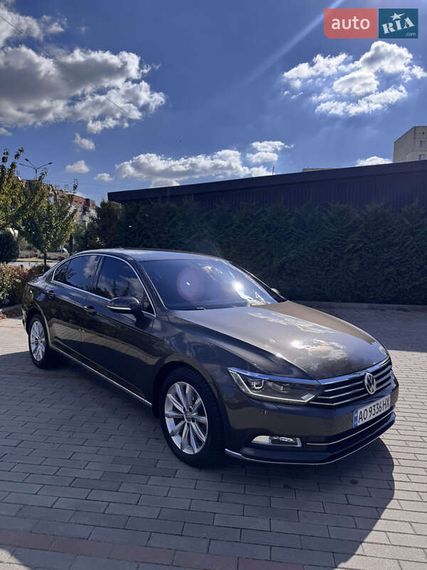 Седан Volkswagen Passat 2017 в Ужгороді