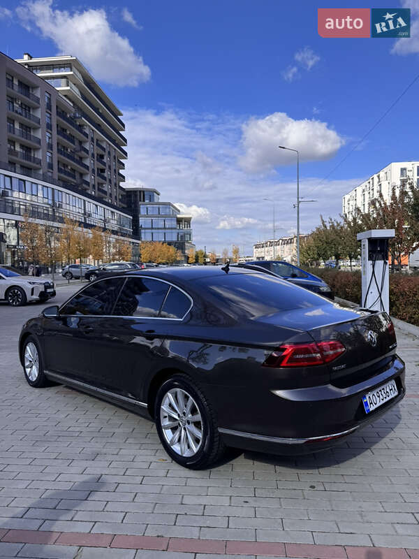 Седан Volkswagen Passat 2017 в Ужгороді