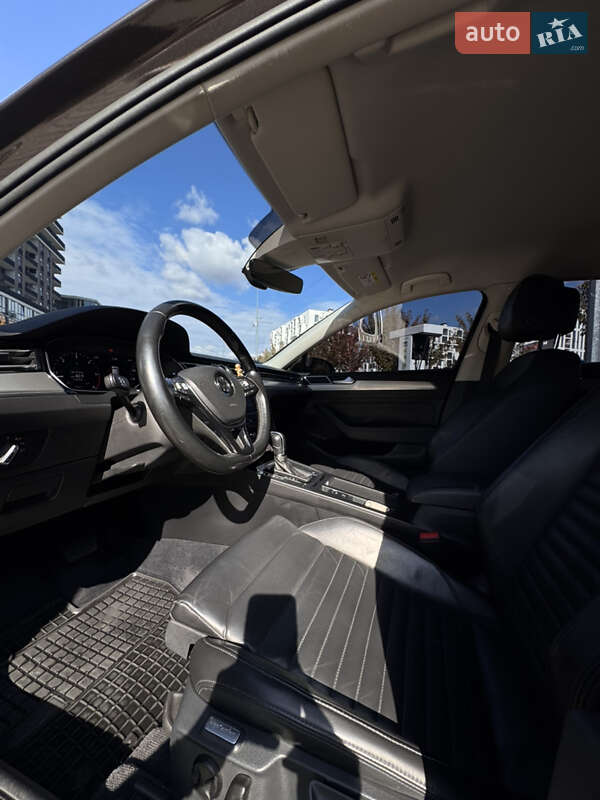 Седан Volkswagen Passat 2017 в Ужгороді