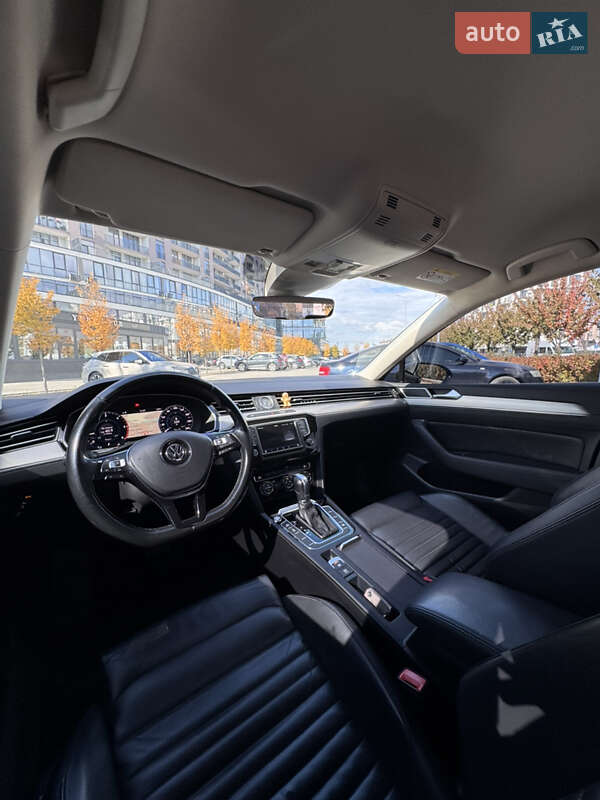 Седан Volkswagen Passat 2017 в Ужгороді