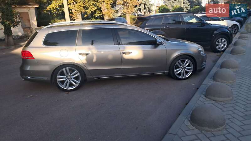 Універсал Volkswagen Passat 2011 в Житомирі