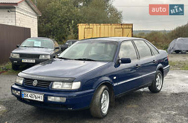 Седан Volkswagen Passat 1996 в Шепетовке