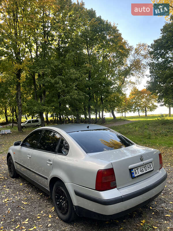 Седан Volkswagen Passat 1997 в Галиче