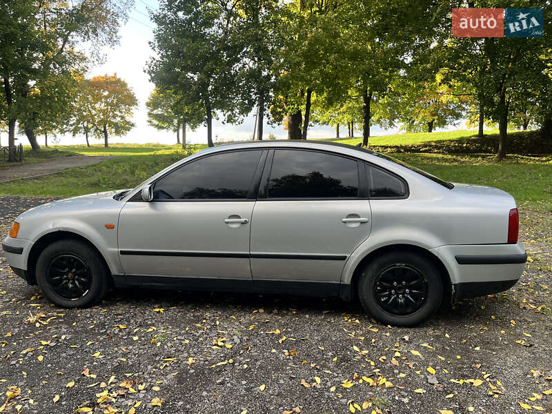 Седан Volkswagen Passat 1997 в Галиче