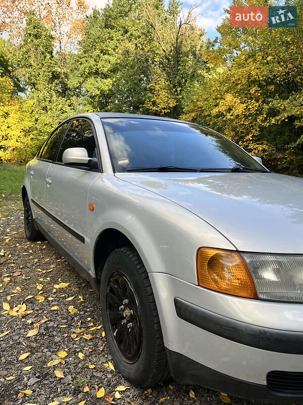 Седан Volkswagen Passat 1997 в Галиче