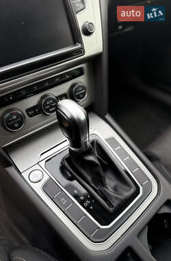 Универсал Volkswagen Passat 2016 в  фото 12 Универсал Volkswagen Passat 2016 в