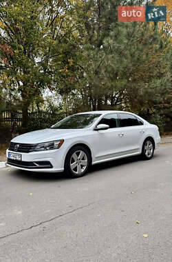 Седан Volkswagen Passat 2016 в Дніпрі