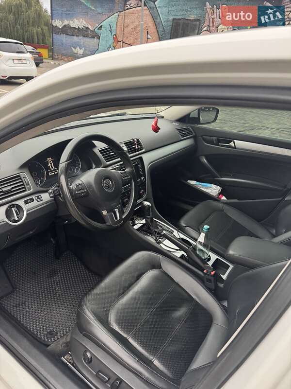 Седан Volkswagen Passat 2012 в Луцке