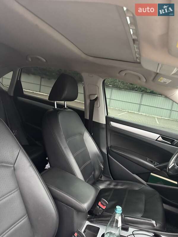 Седан Volkswagen Passat 2012 в Луцке