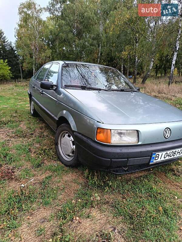 Седан Volkswagen Passat 1989 в Миргороде