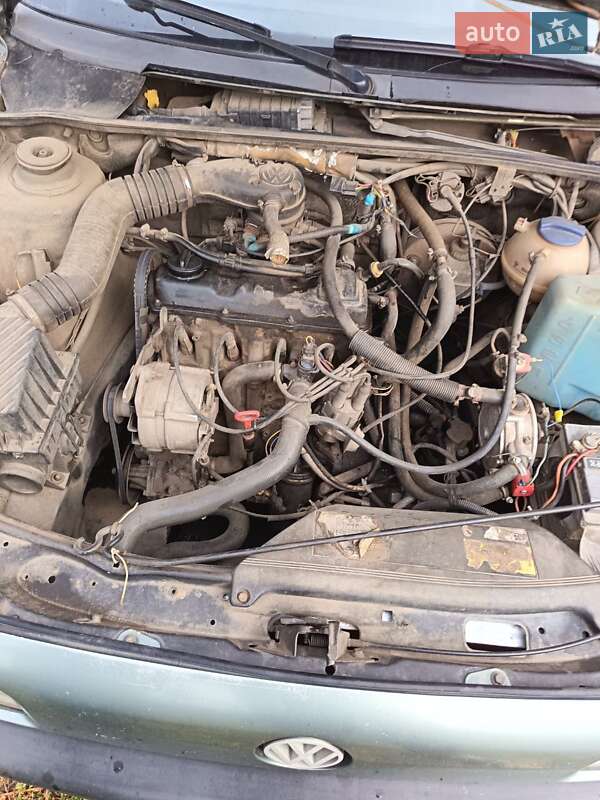 Седан Volkswagen Passat 1989 в Миргороде