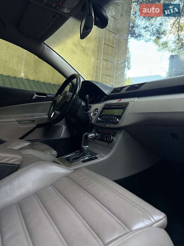 Універсал Volkswagen Passat 2009 в Львові