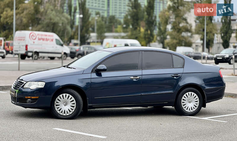 Седан Volkswagen Passat 2008 в Киеве