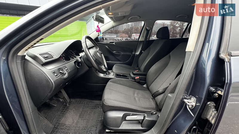 Седан Volkswagen Passat 2008 в Киеве
